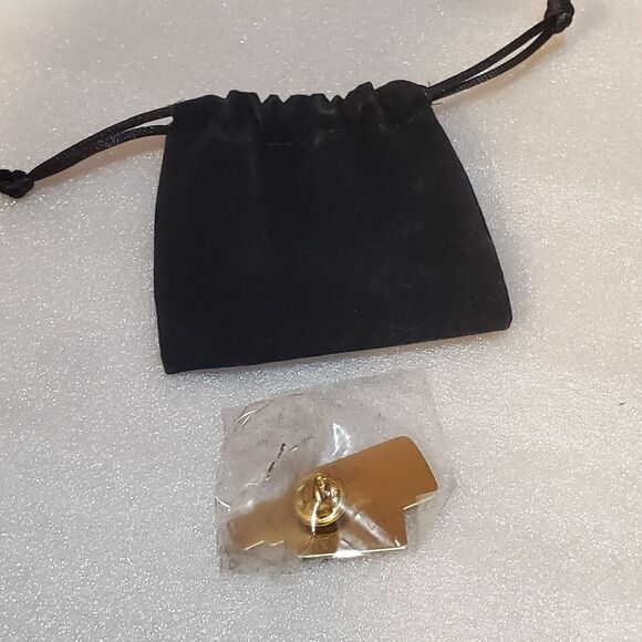 SDCC 2013 Once Upon a Time in Wonderland Drink Me Pin ABC Exclusive Sealed Rare - Picture 2 of 3